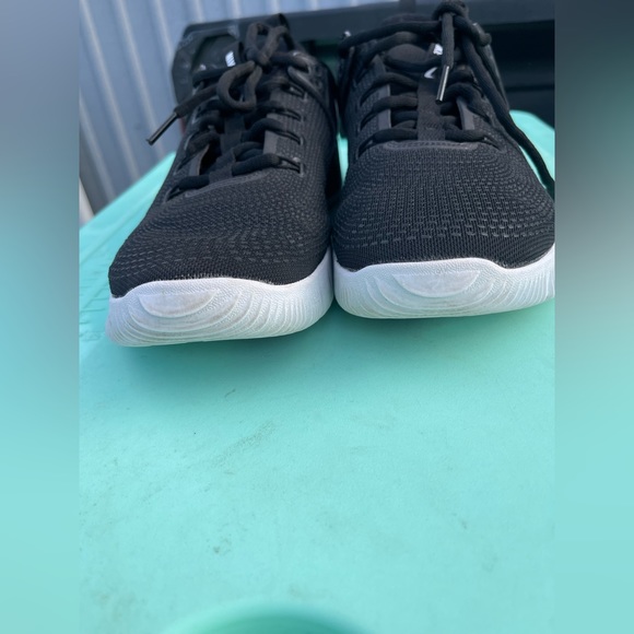 Nike woman’s volleyball shoes size 11 - Picture 3 of 7